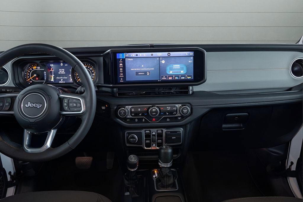 Used 2025 Jeep Wrangler Unlimited Sahara AWD/4WD image 35