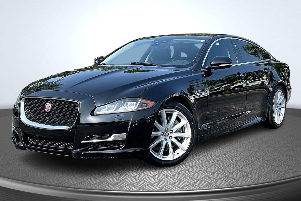Used 2018 Jaguar XJ R-Sport RWD image 3