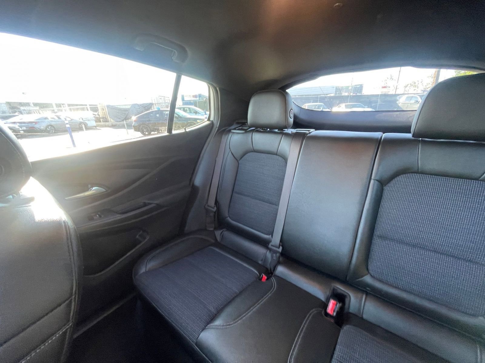 Used 2025 Buick Envista Preferred image 39