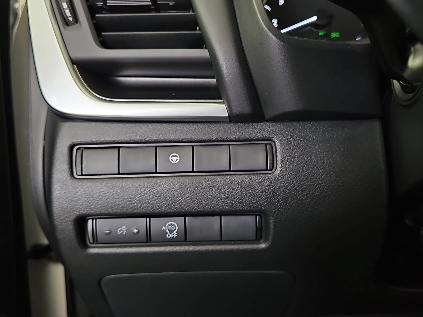 Used 2023 Nissan Rogue SV FWD image 24