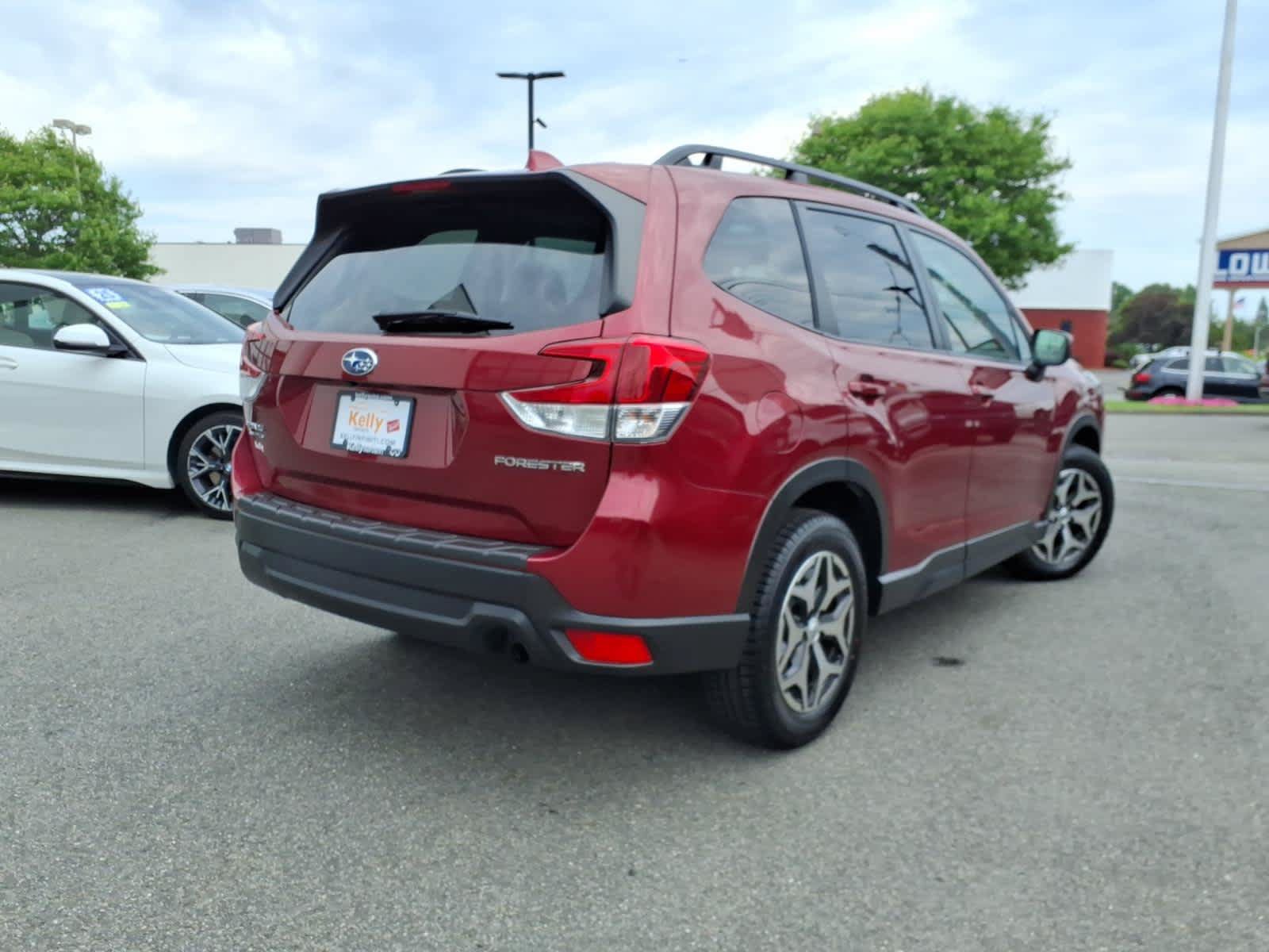 Used 2022 Subaru Forester Premium AWD/4WD image 5