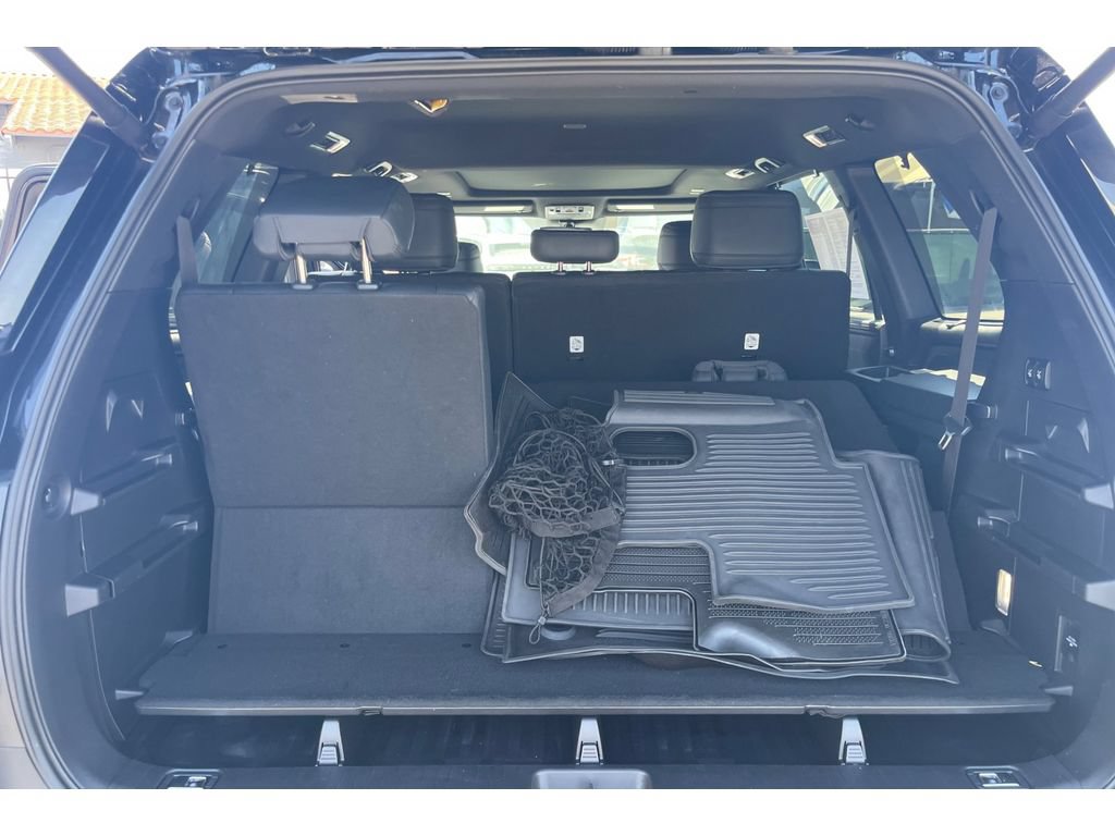 Used 2025 Toyota Sequoia Limited w/ Tow Technology Package AWD/4WD image 17