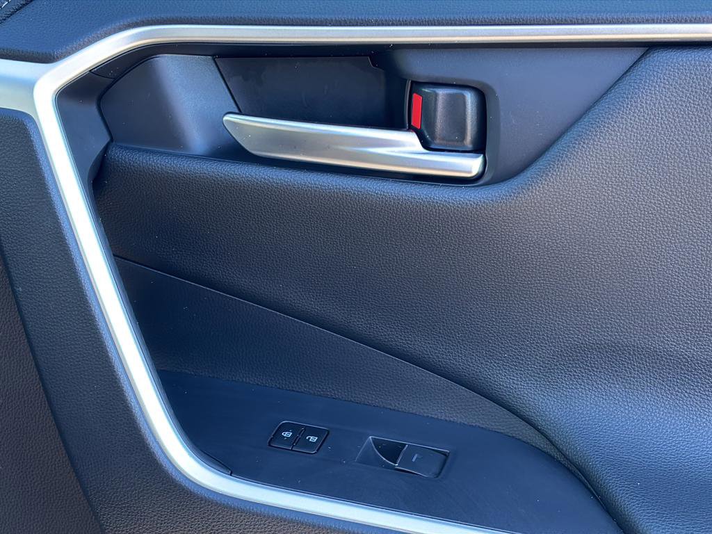 Used 2025 Toyota RAV4 Limited image 39