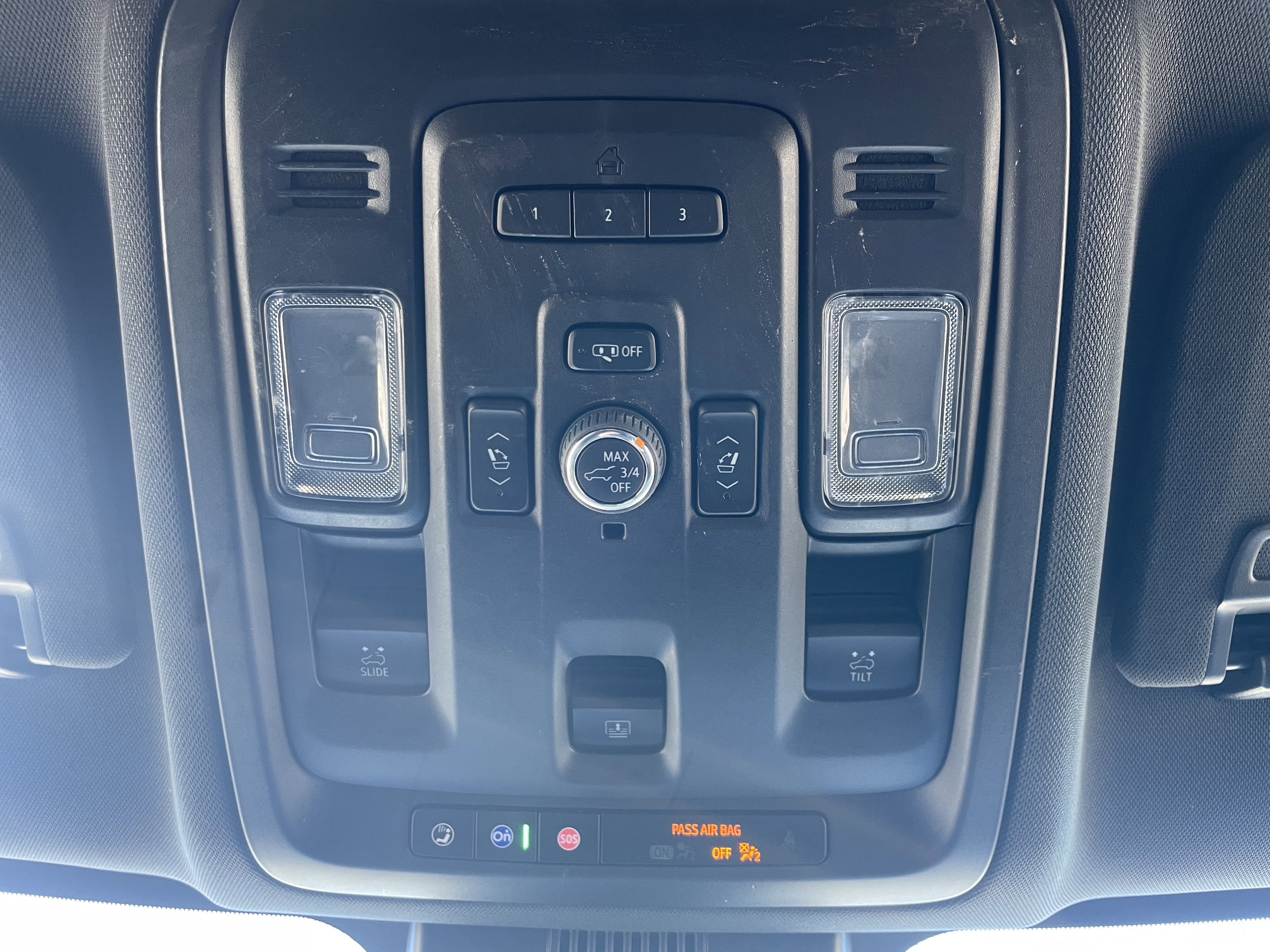 Used 2023 Chevrolet Tahoe Z71 w/ Luxury Package AWD/4WD image 32
