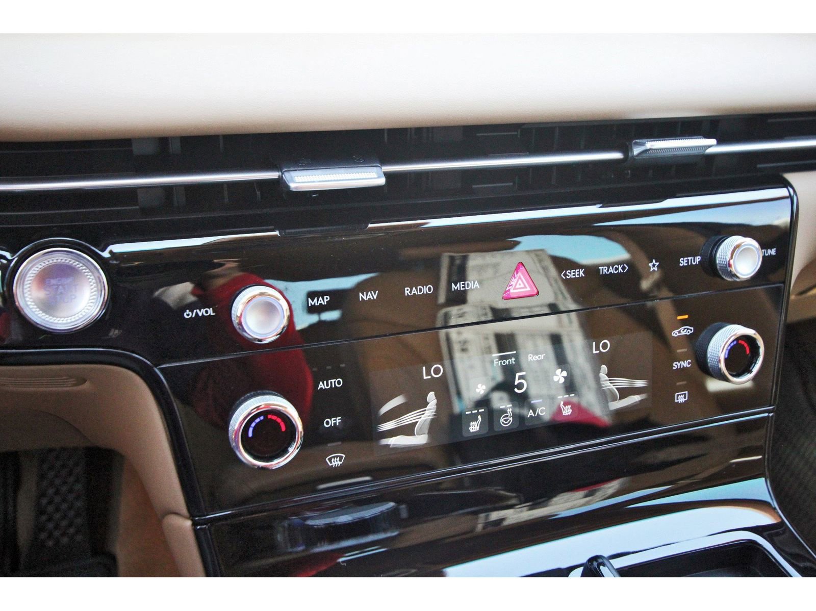 Used 2025 Genesis G80 2.5T image 28