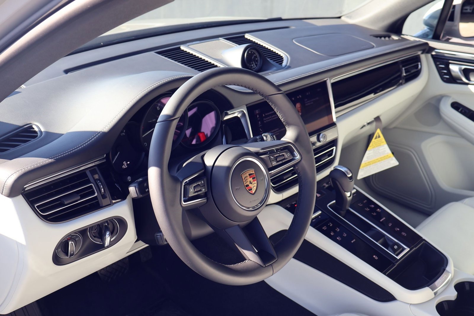 New 2026 Porsche Macan image 4