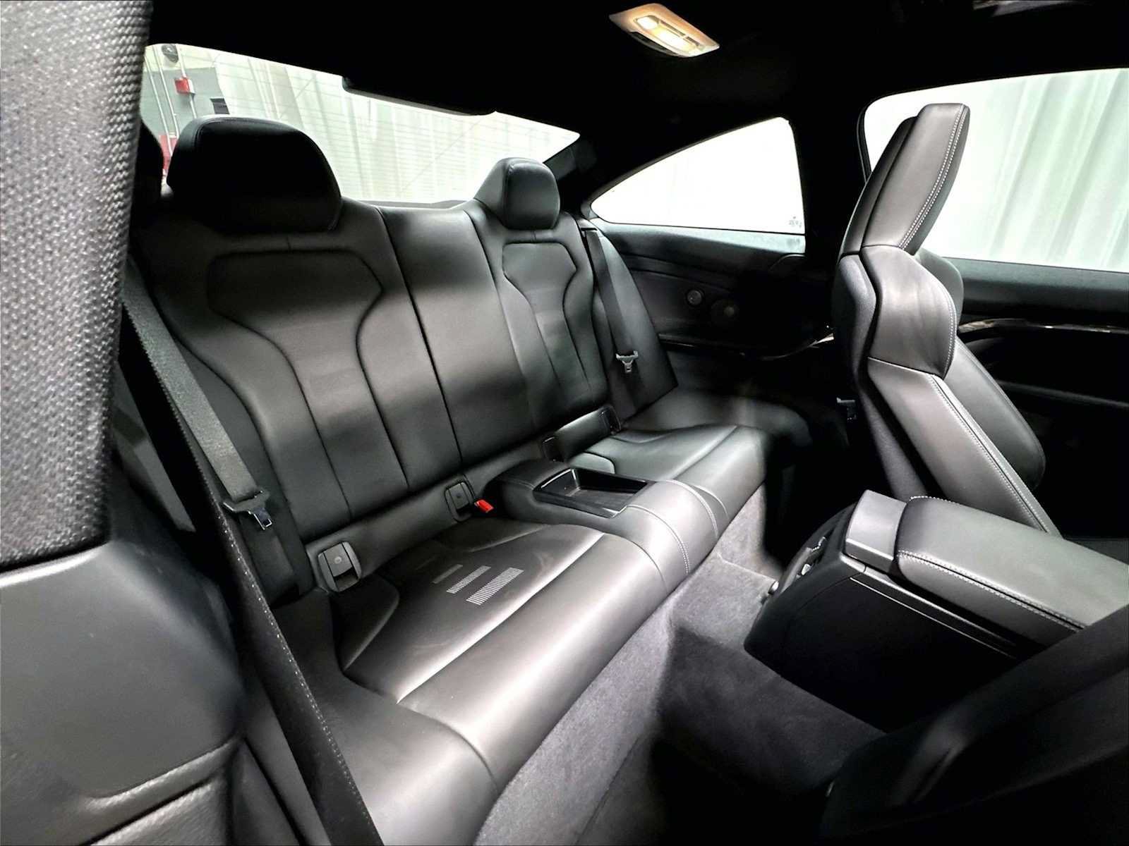 Used 2019 BMW M4 Coupe w/ Executive Package RWD image 31
