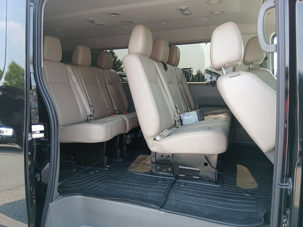 Used 2018 Nissan NV 3500 SL RWD image 12