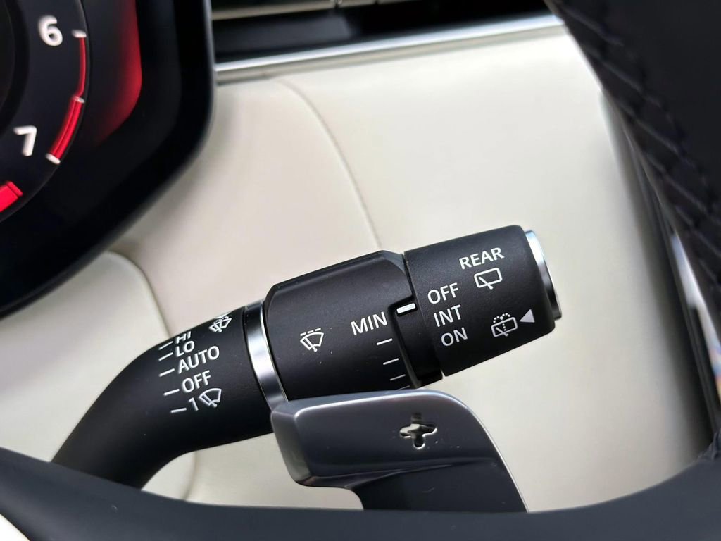 New 2025 Land Rover Range Rover SE image 28