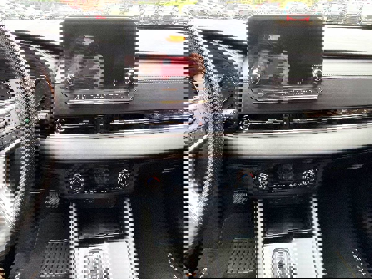 Used 2023 Mitsubishi Outlander SE image 12