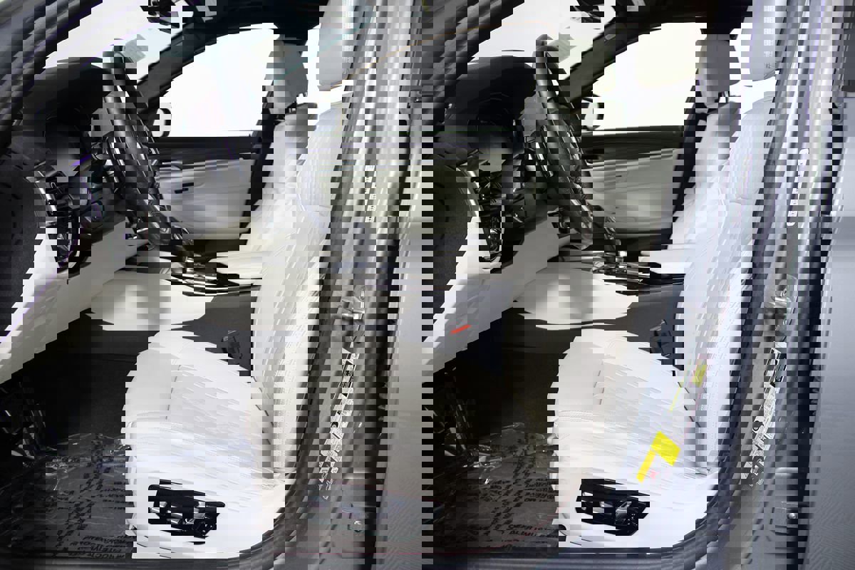 Used 2023 BMW 530e 530e w/ M Sport Package image 8