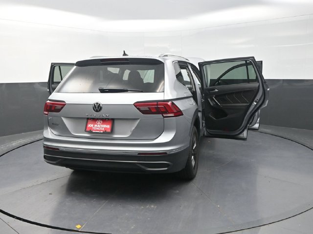 Used 2023 Volkswagen Tiguan SE FWD image 44