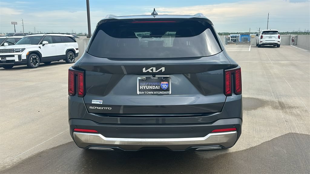 Used 2024 Kia Sorento S FWD image 11