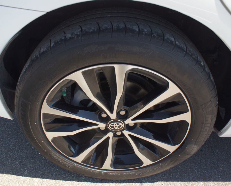 Used 2018 Toyota Corolla SE FWD image 24