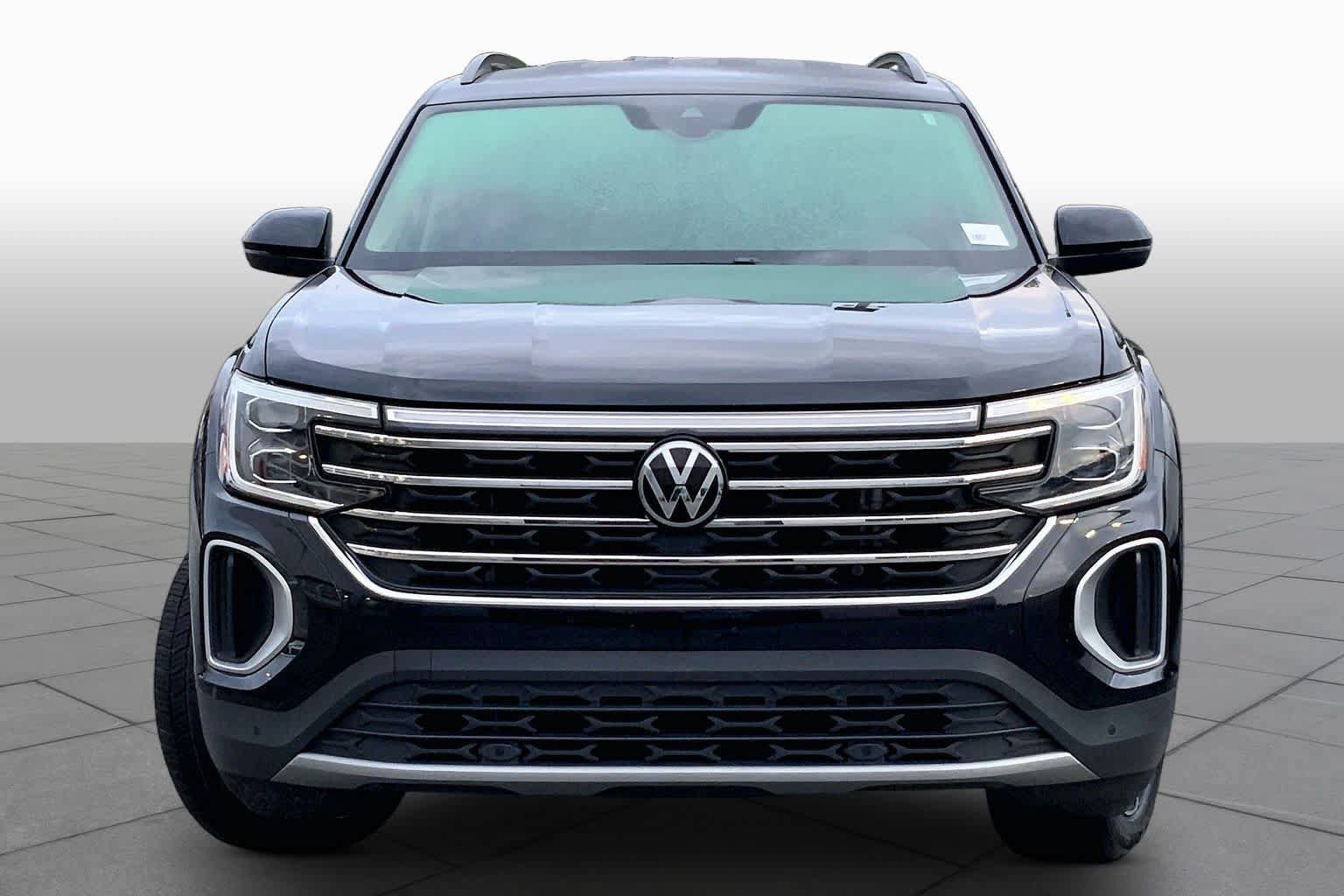 Used 2025 Volkswagen Atlas SE FWD image 4