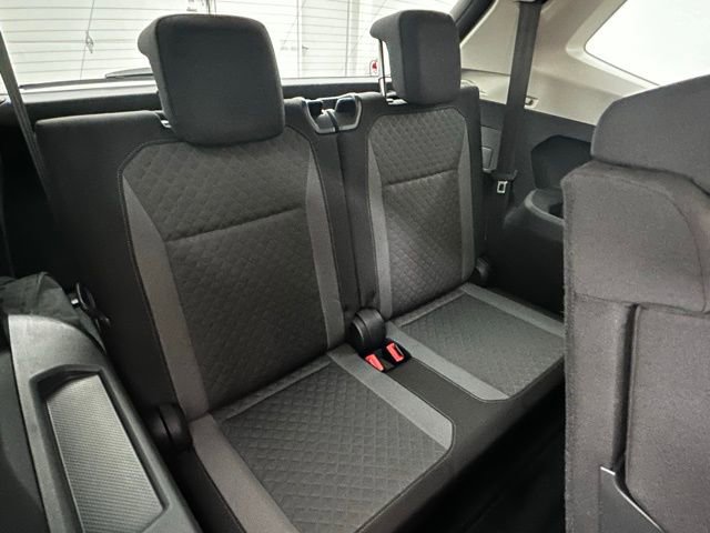 Used 2020 Volkswagen Tiguan S image 30