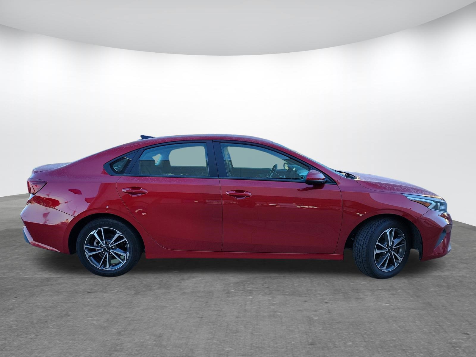 Used 2023 Kia Forte LXS FWD image 4
