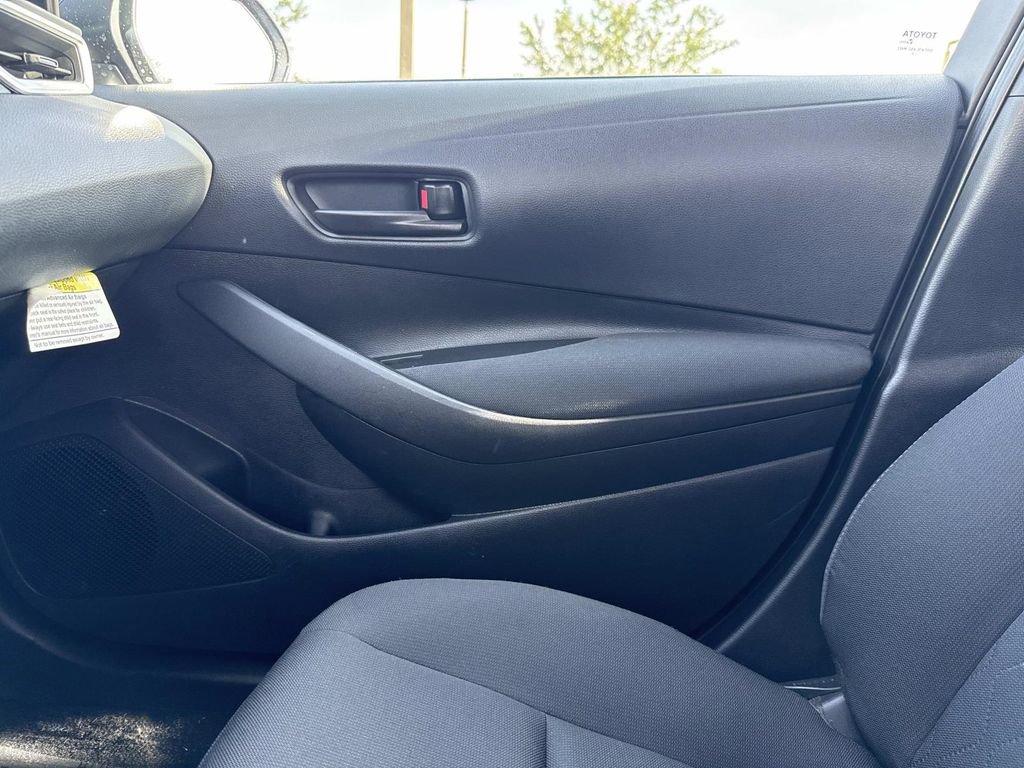 Used 2025 Toyota Corolla LE FWD image 27