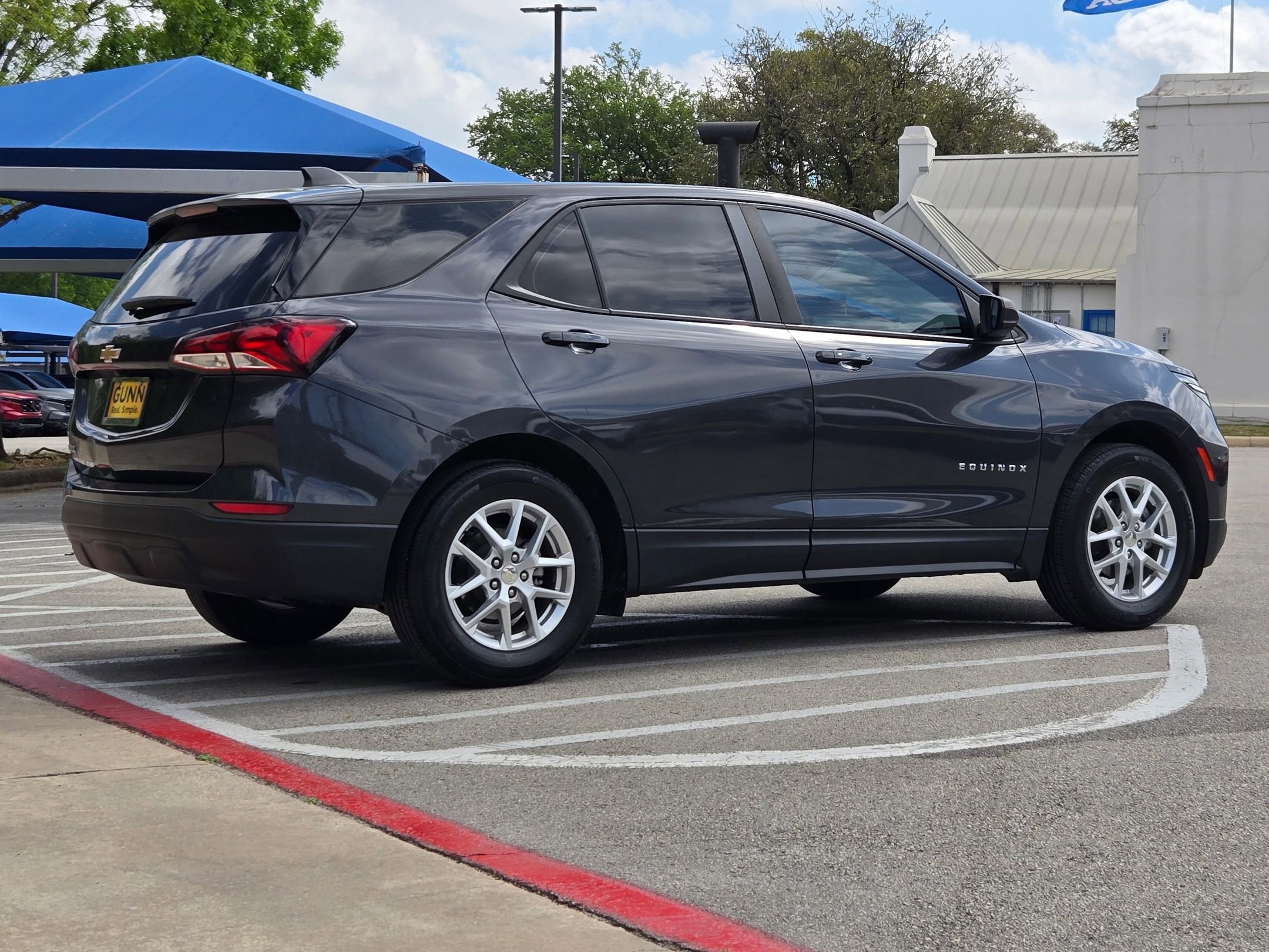 Used 2022 Chevrolet Equinox LS image 3