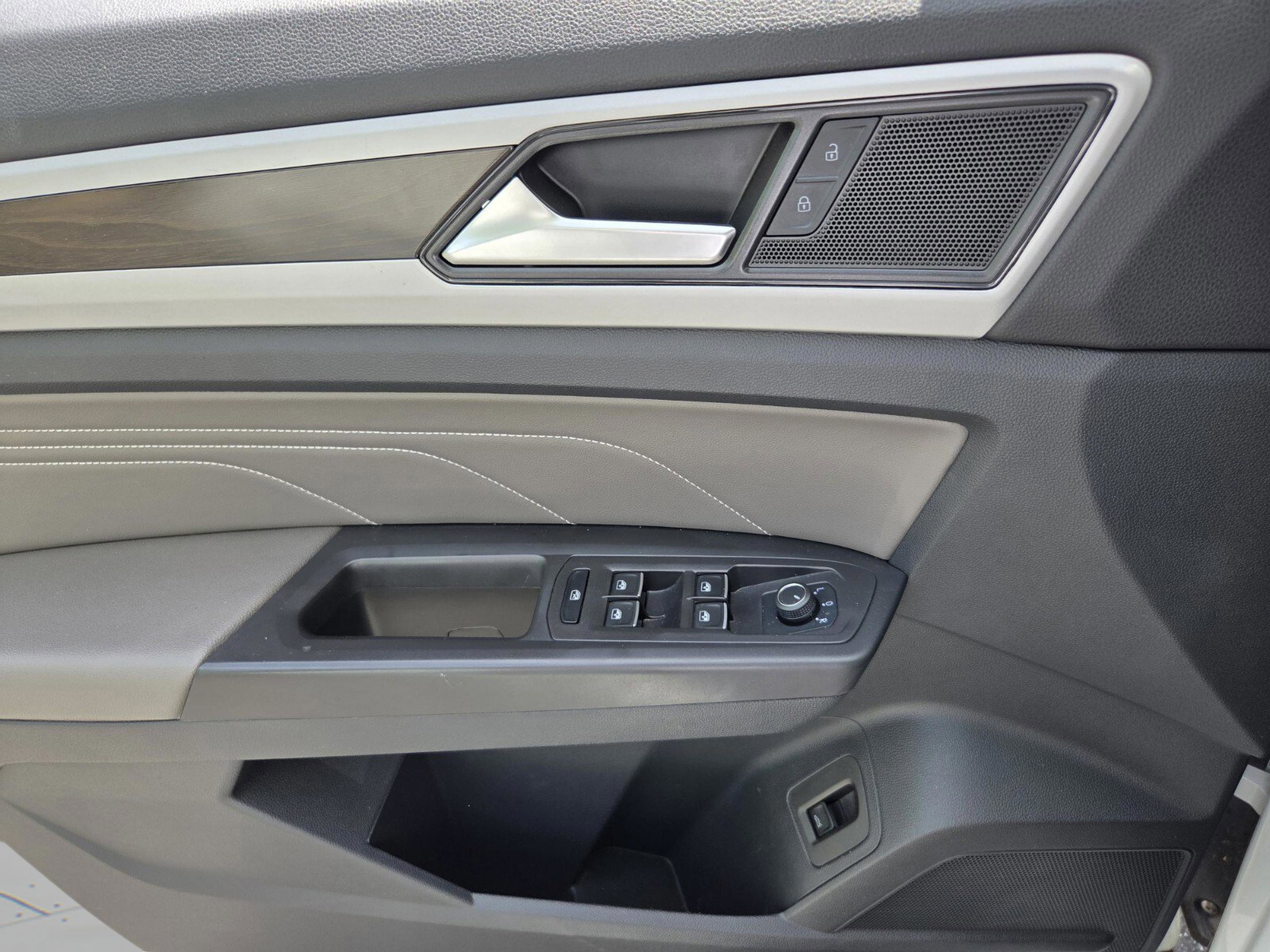 Used 2022 Volkswagen Atlas SE FWD image 25