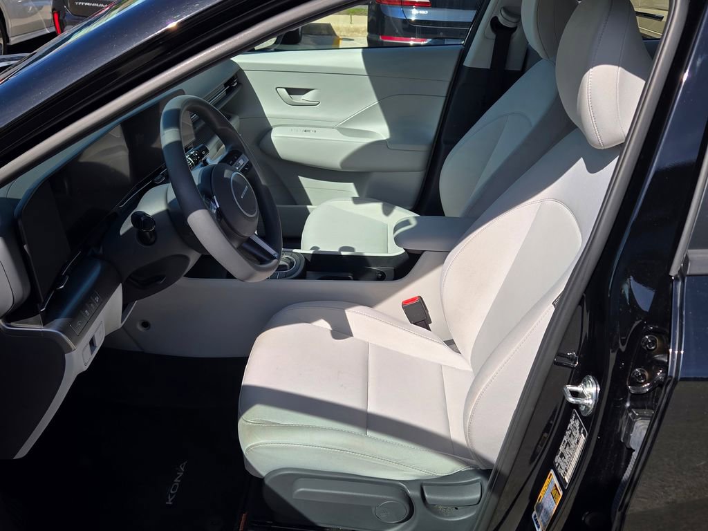 Certified 2025 Hyundai Kona SE AWD/4WD image 28