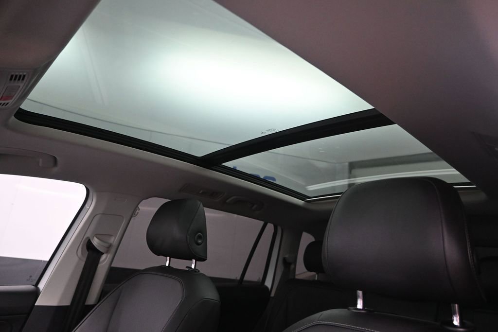 Used 2018 Volkswagen Tiguan SE w/ Panoramic Sunroof Package AWD/4WD image 27