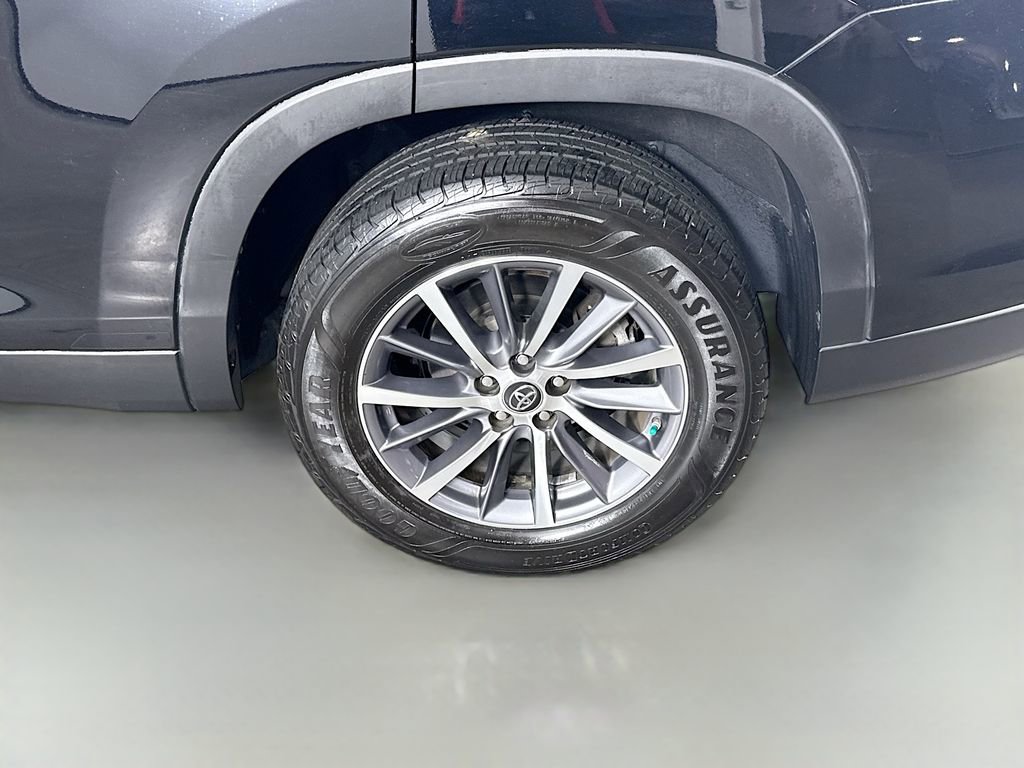 Used 2019 Toyota Highlander XLE image 19