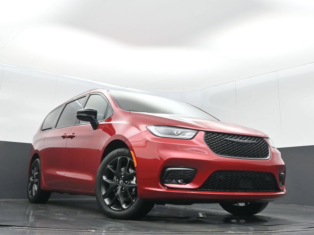 New 2026 Chrysler Pacifica Select w/ S Appearance Package image 30