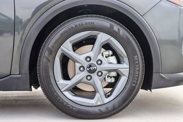 Used 2025 Kia K4 LXS image 11