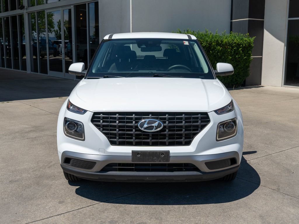 Used 2021 Hyundai Venue SE FWD image 2