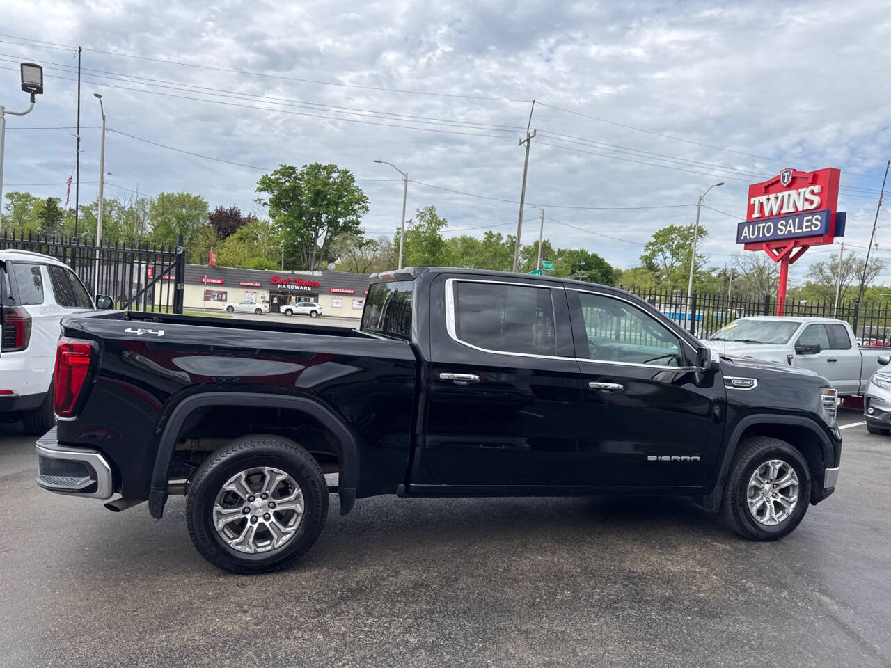 Used 2025 GMC Sierra 1500 SLT AWD/4WD image 4