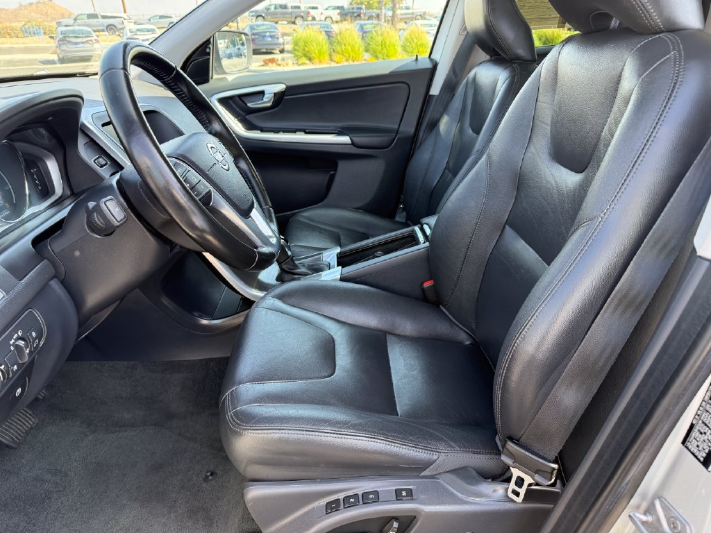 Used 2016 Volvo XC60 T5 Premier w/ Proximity Package FWD image 12