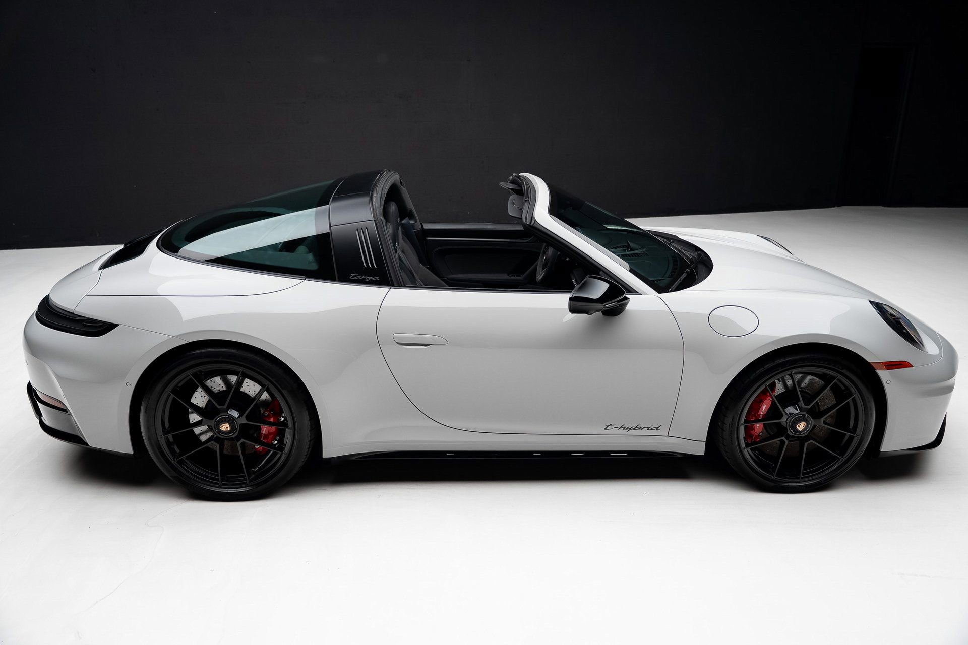 Used 2025 Porsche 911 Targa 4 GTS w/ Premium Package image 36