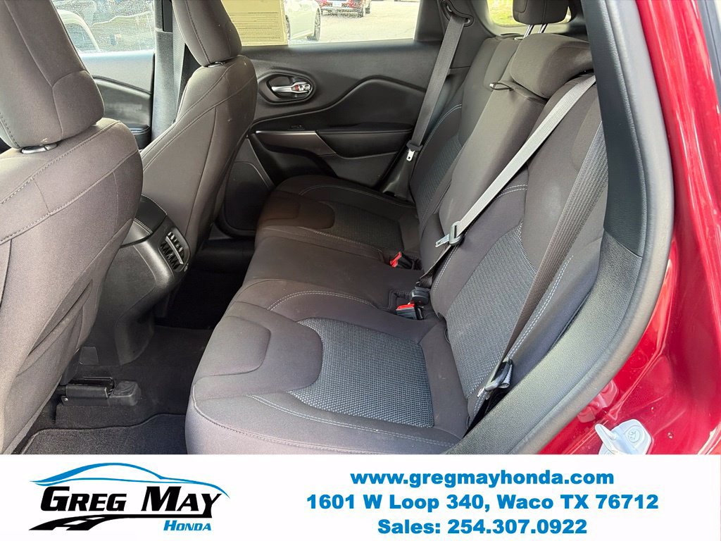 Used 2021 Jeep Cherokee Latitude FWD image 19