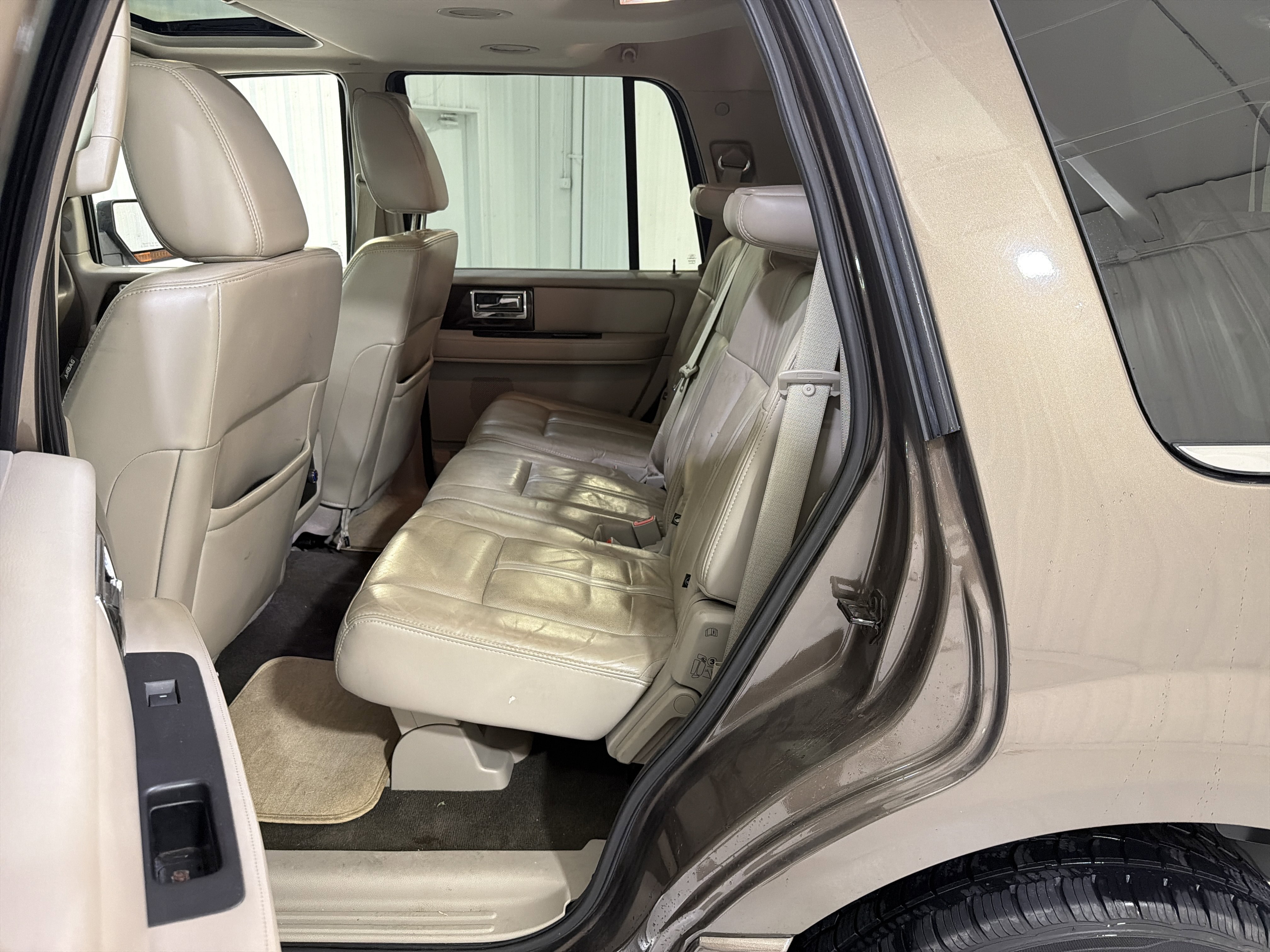 Used 2015 Lincoln Navigator 2WD image 12