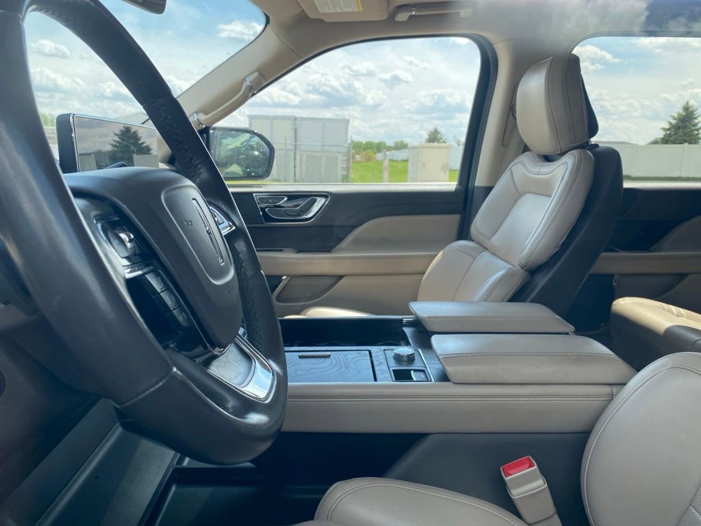 Used 2024 Lincoln Navigator Premiere AWD/4WD image 16