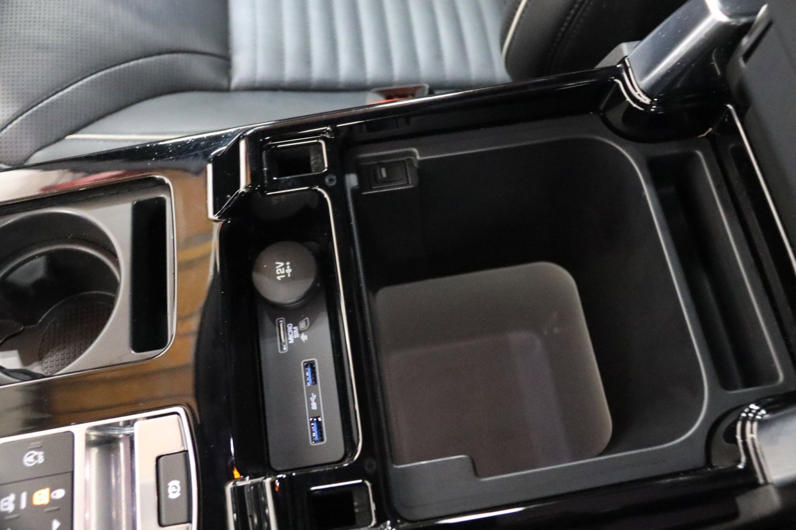 Used 2020 Land Rover Discovery HSE image 65