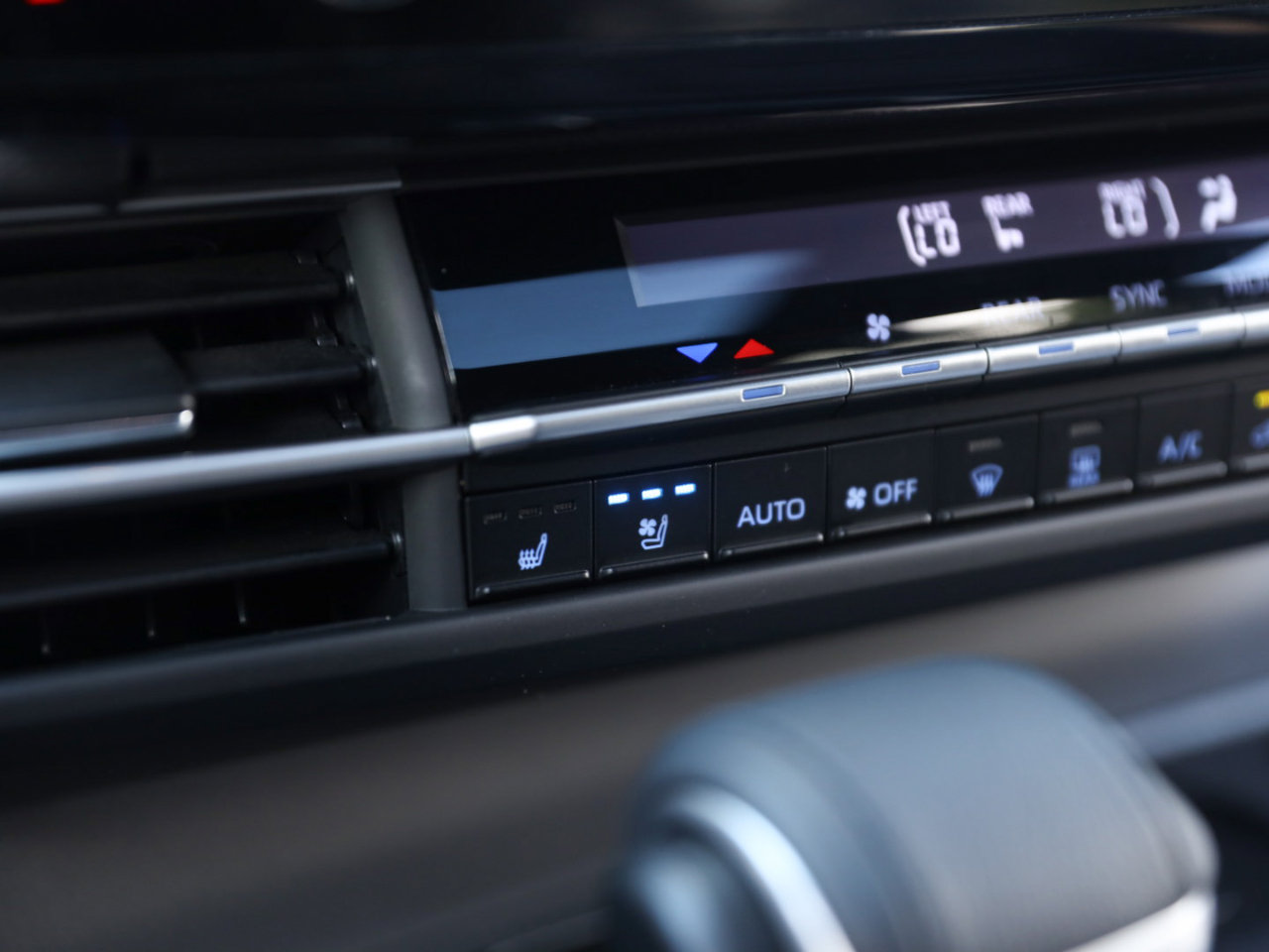 Used 2023 Toyota Sienna XSE image 32