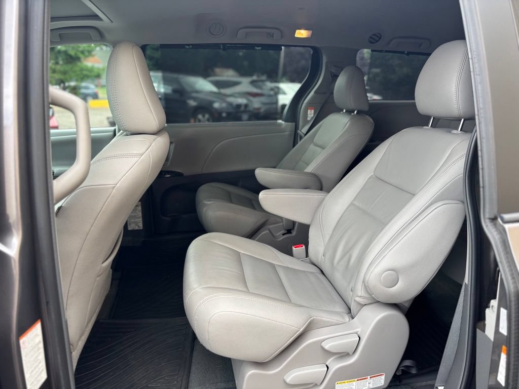 Used 2017 Toyota Sienna XLE w/ XLE Navigation Package AWD/4WD image 20