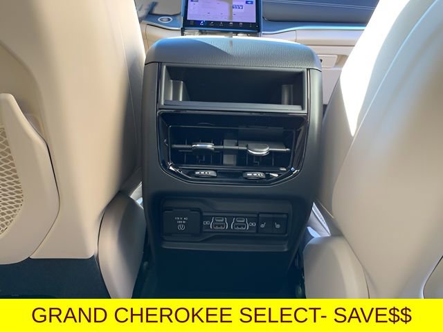 New 2025 Jeep Grand Cherokee Limited w/ Black Appearance Package image 37