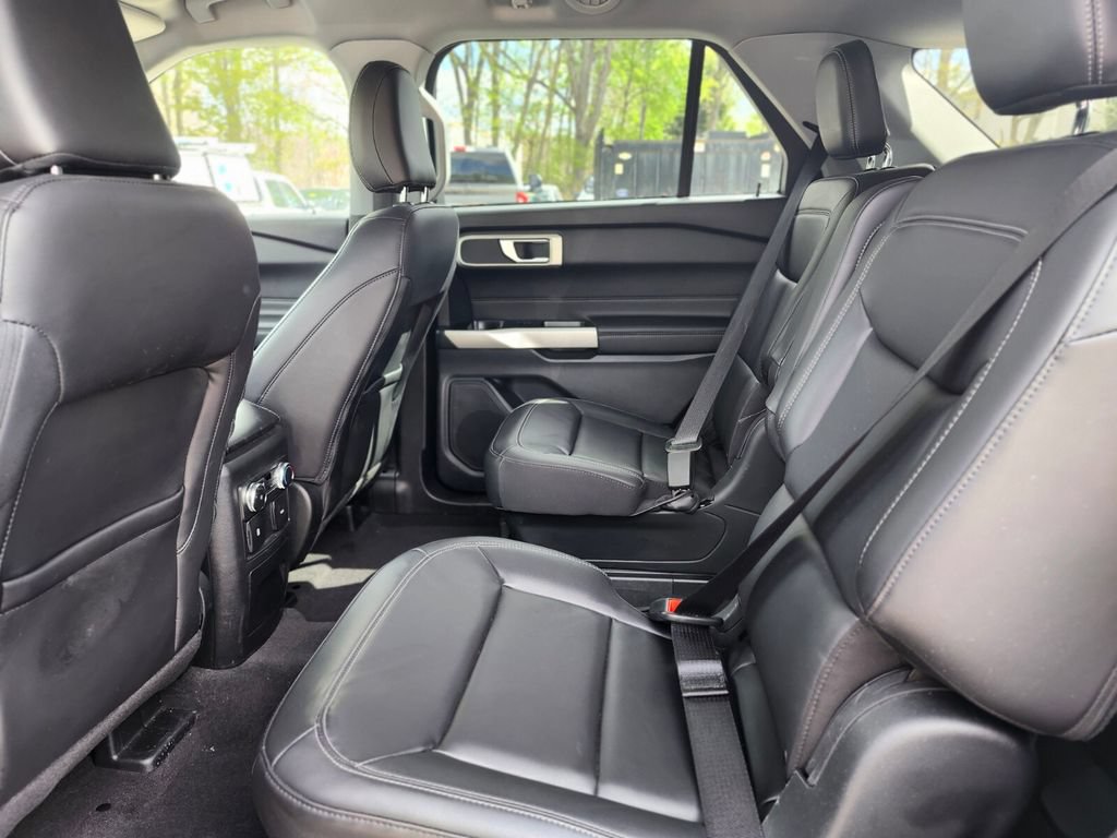 Certified 2022 Ford Explorer XLT w/ Equipment Group 202A AWD/4WD image 16