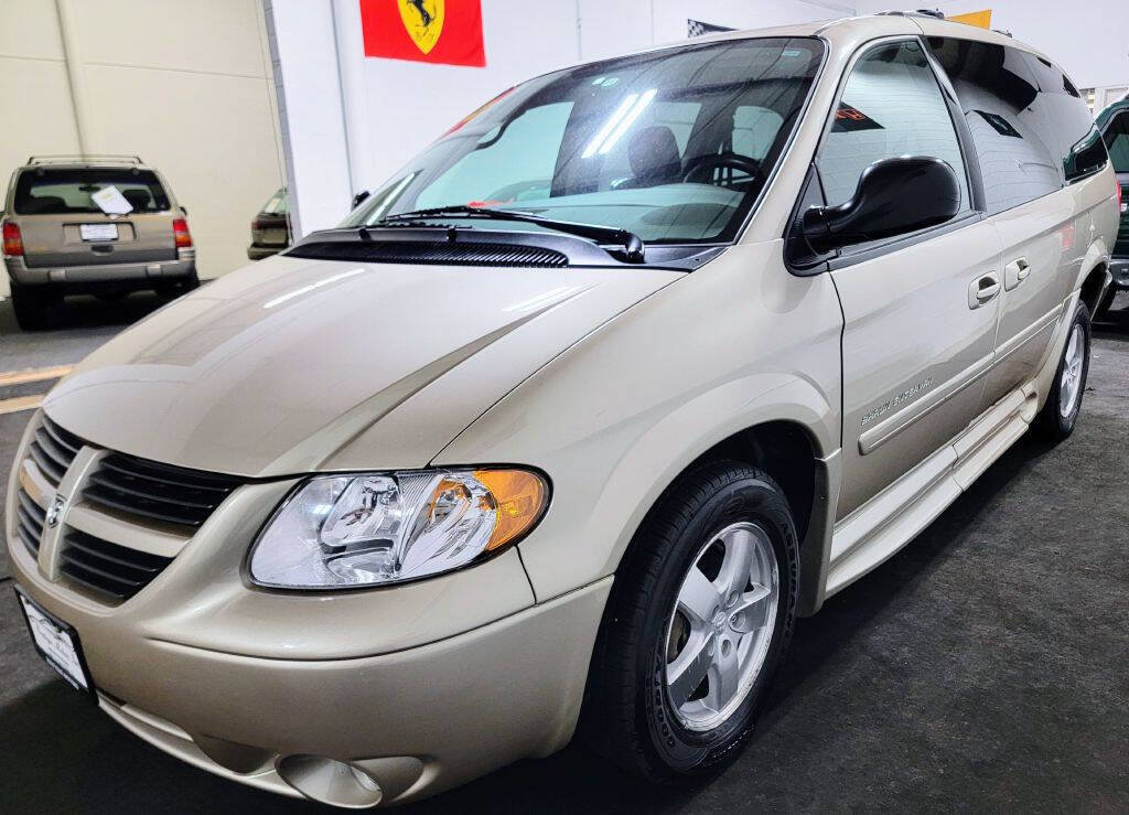 Used 2007 Dodge Grand Caravan SXT w/ Trailer Tow Prep Group FWD image 3