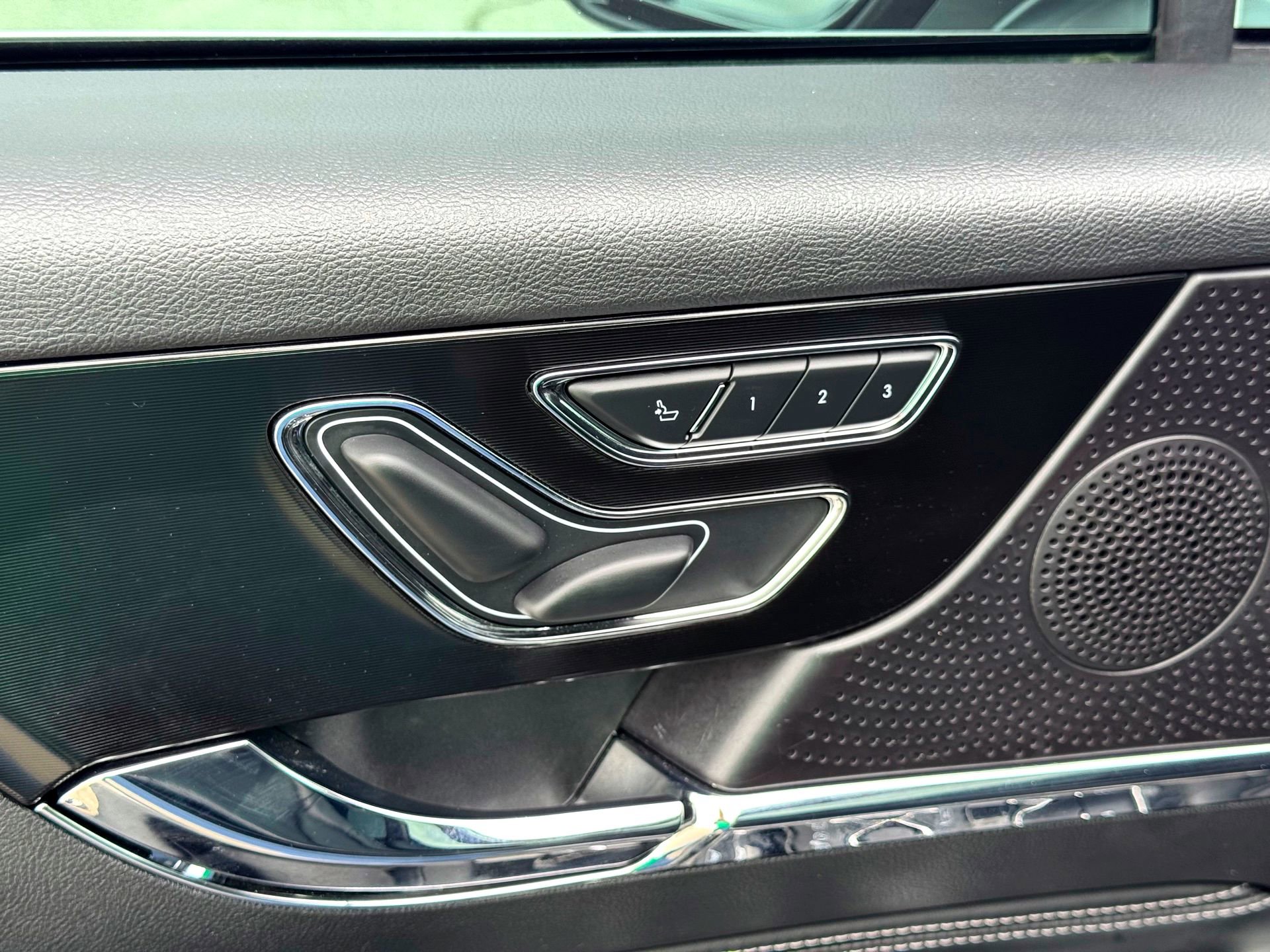 Used 2024 Lincoln Corsair FWD w/ Equipment Group 101A image 16