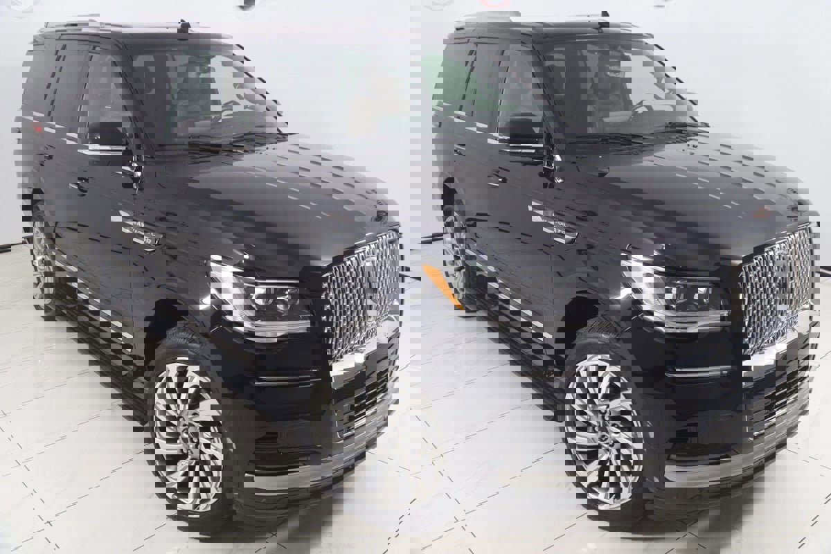 Used 2023 Lincoln Navigator Reserve image 20