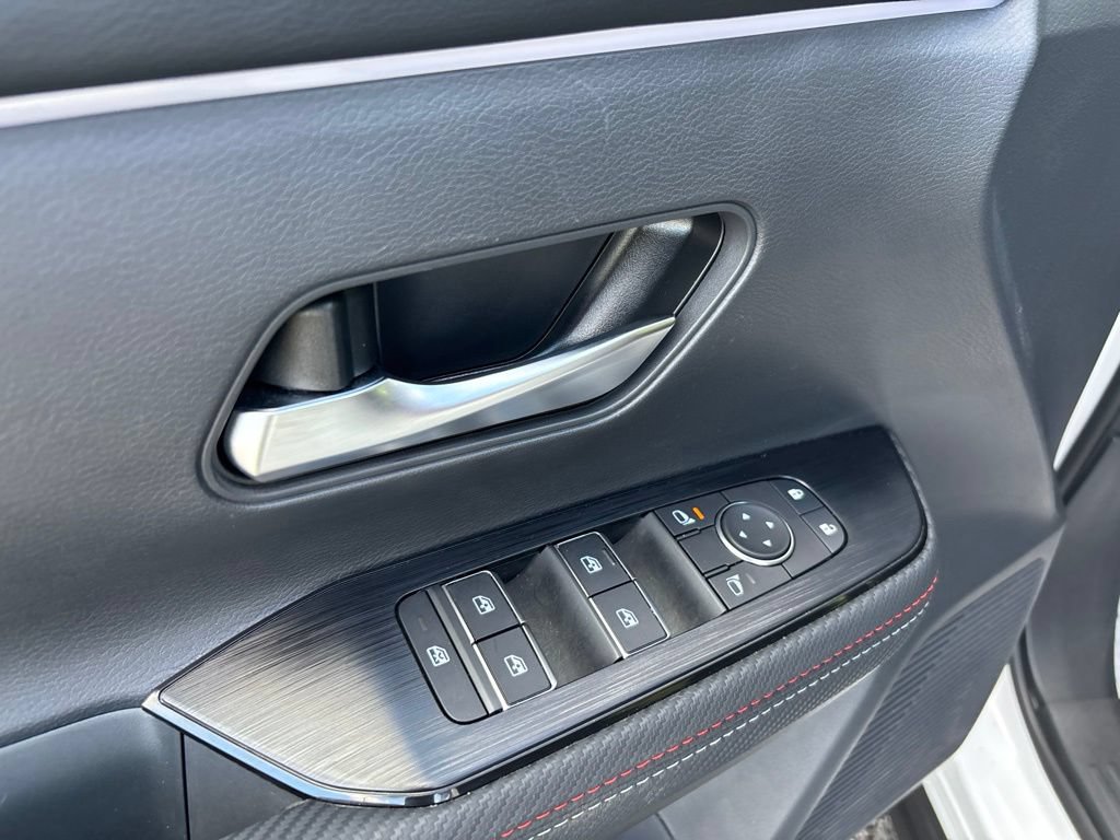 Certified 2025 Nissan Kicks SR AWD/4WD image 17