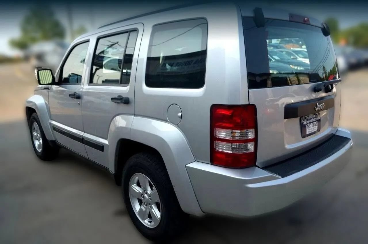 Used 2012 Jeep Liberty Sport RWD image 11