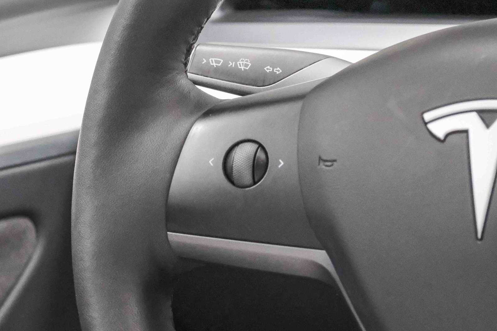 Used 2023 Tesla Model Y AWD image 19