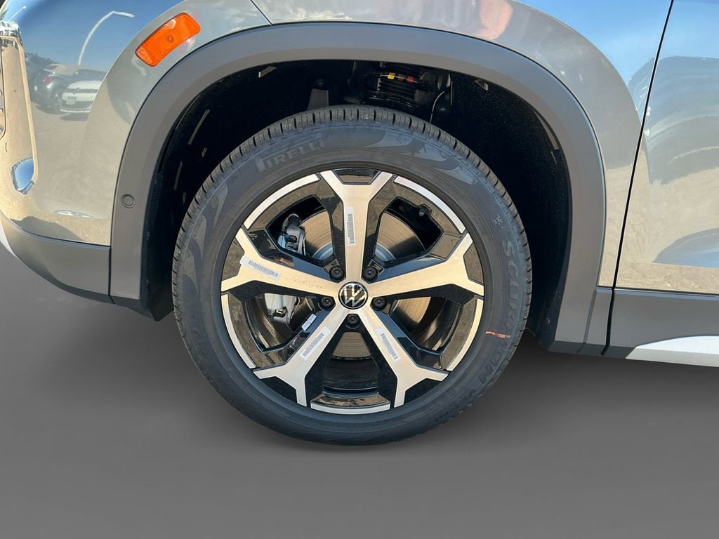New 2025 Volkswagen Tiguan SE image 14