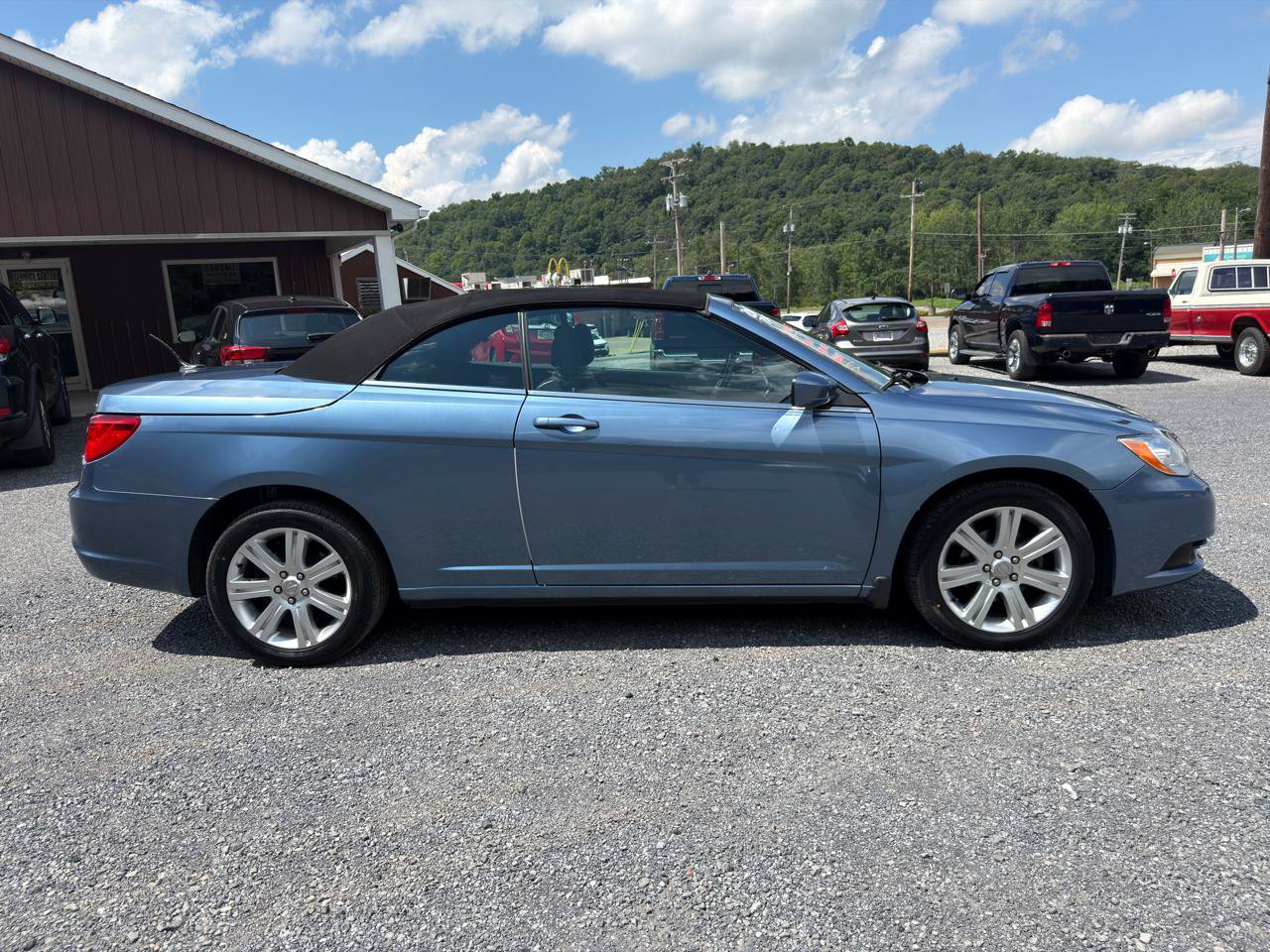 Used 2011 Chrysler 200 Touring FWD image 14