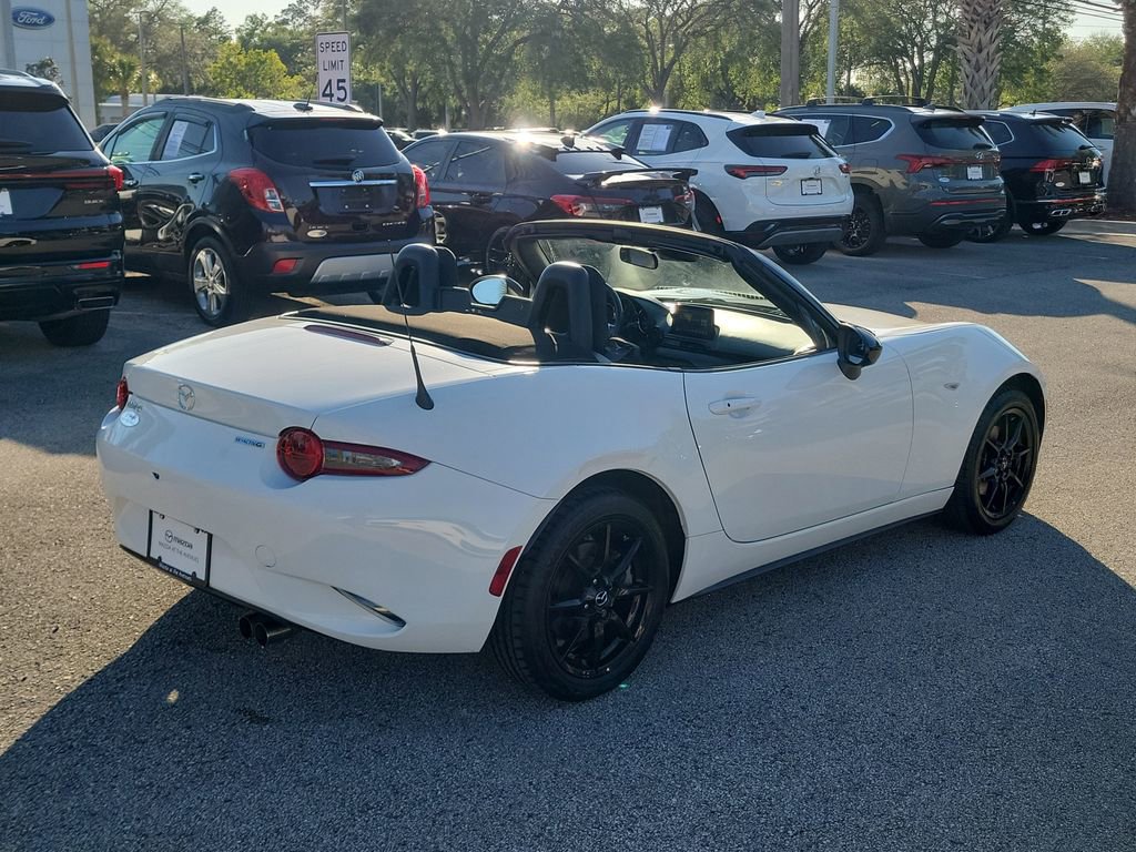 Used 2020 MAZDA MX-5 Miata Sport RWD image 4